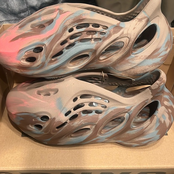 Brand Nee Yeezy Foam Runner size 6 - Picture 1 of 4